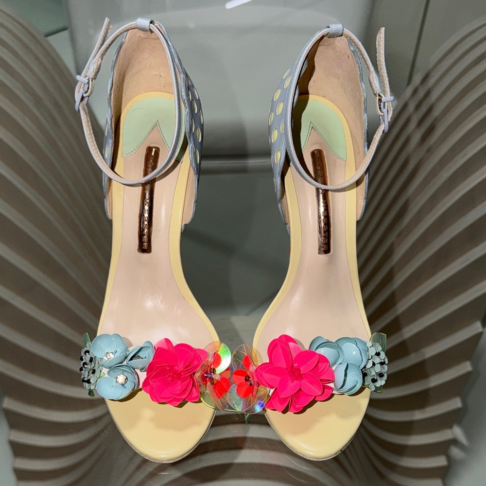 Stylish Polka Dot Heels with Floral Accents - Picture 4 of 5